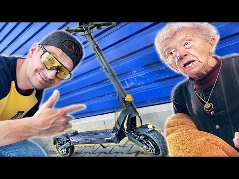 BABUSZKA CHCIAŁA ABY WYTRZEPAĆ JEJ DYWAN Ausom L2 MAX test hulajnogi elektrycznej by Bartek Tabor — YouTube video thumbnail